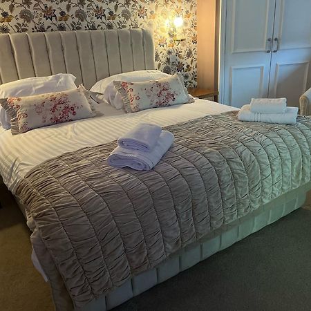 Whiston Hall エクステリア 写真