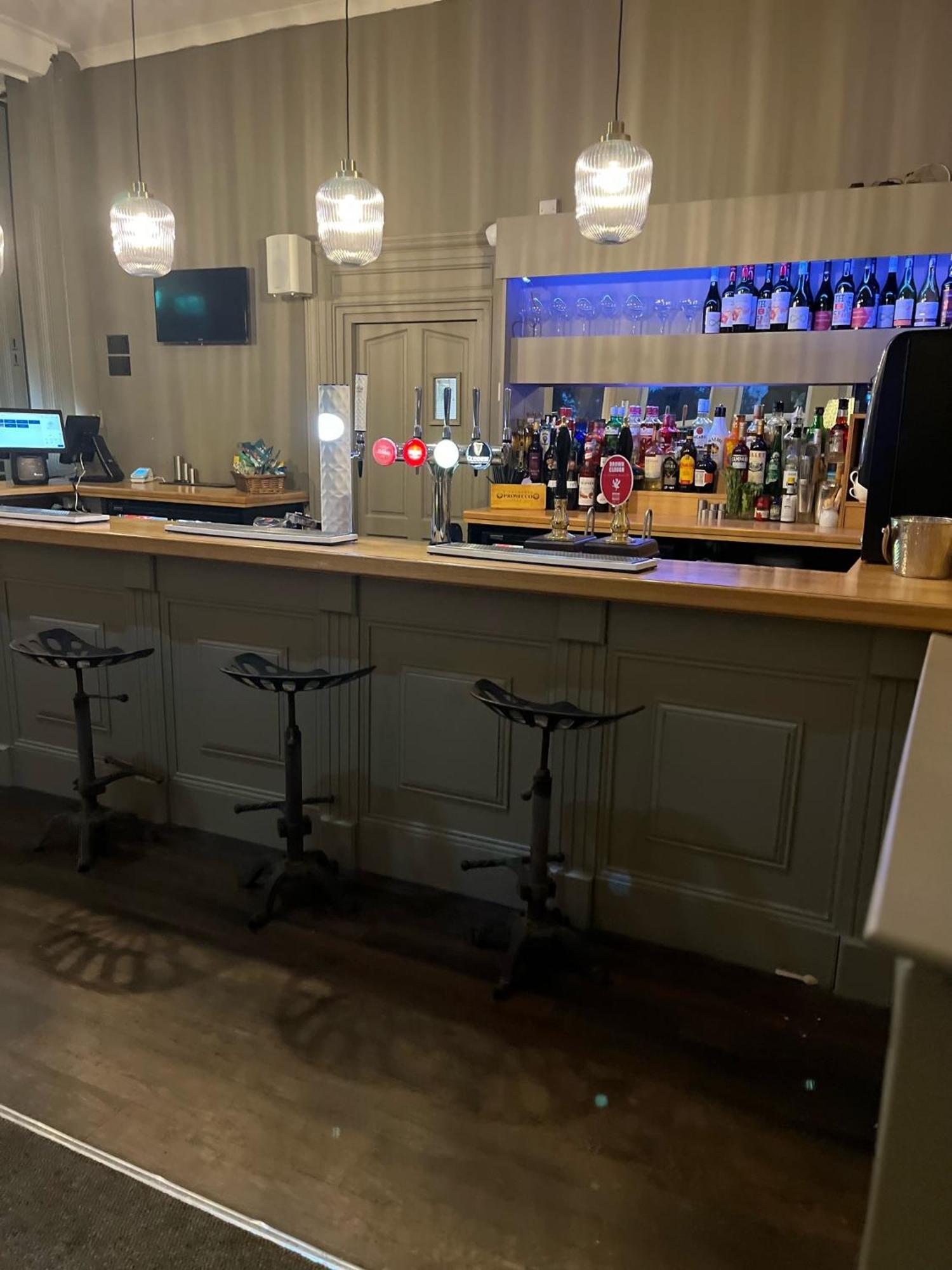 Whiston Hall エクステリア 写真