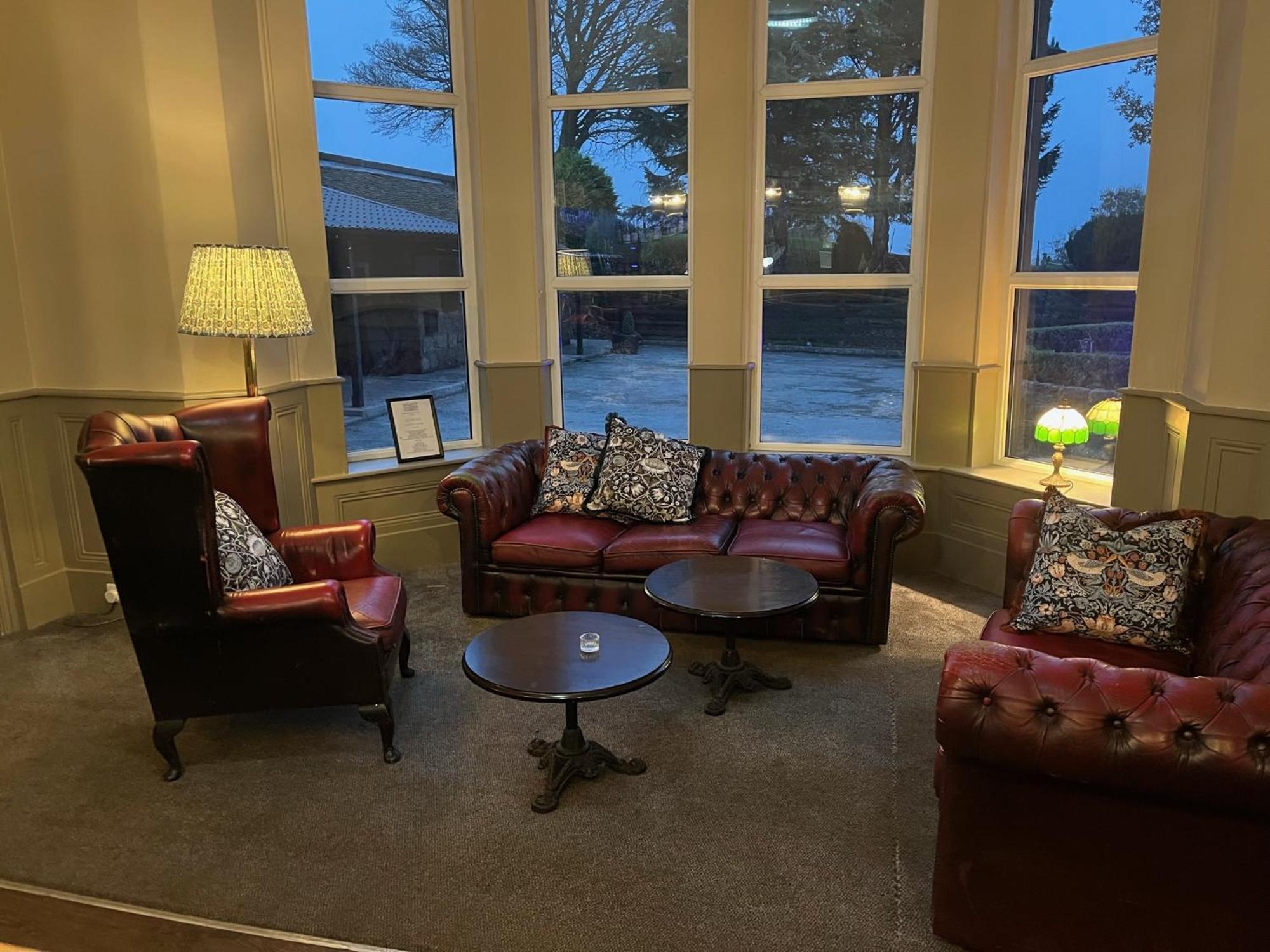 Whiston Hall エクステリア 写真